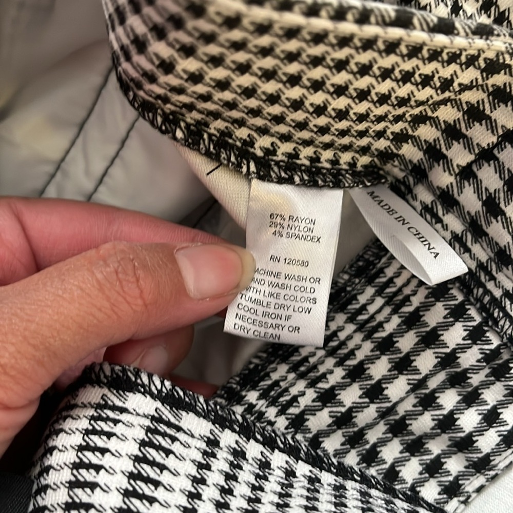 Amanda & Chelsea size 4 Black and White Houndstooth Pants - Picture 7 of 12